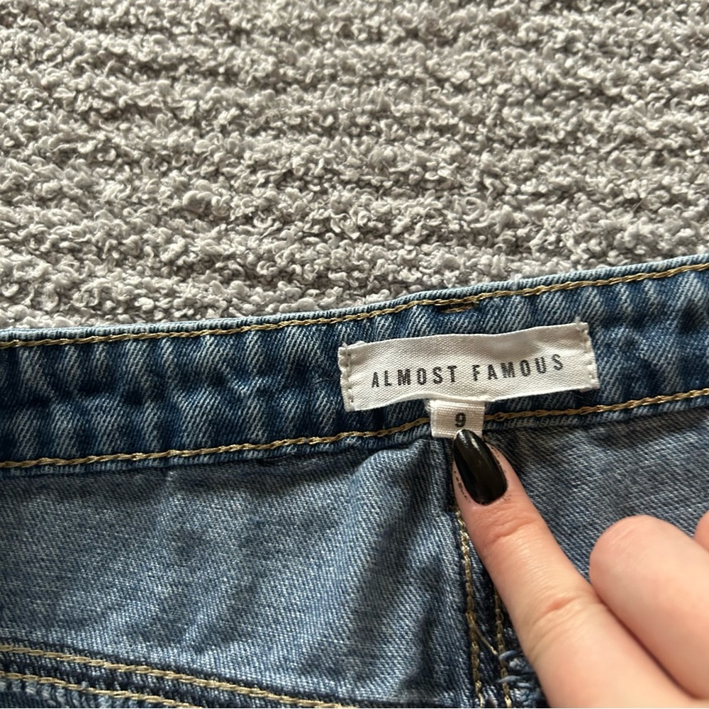 Almost Famous High Rise Distressed Denim Short Shorts Size 9 Y2K - Picture 7 of 9